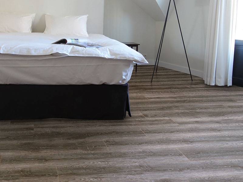 Xpert pro-12-968-lighting-oak_0 World Flooring.jpg